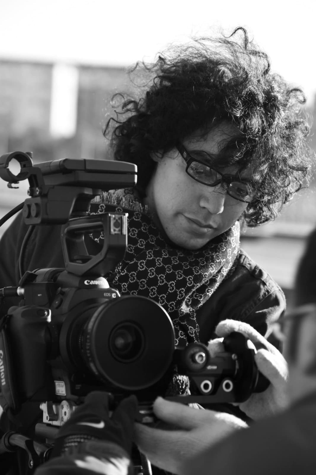 Joant Úbeda working with a cinema camera